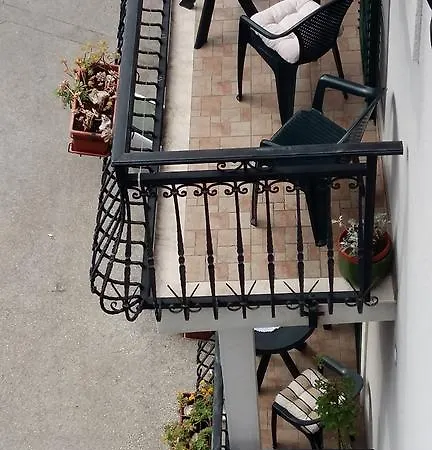Art Apartment *