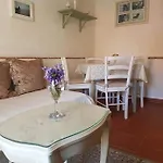 Art Apartment *